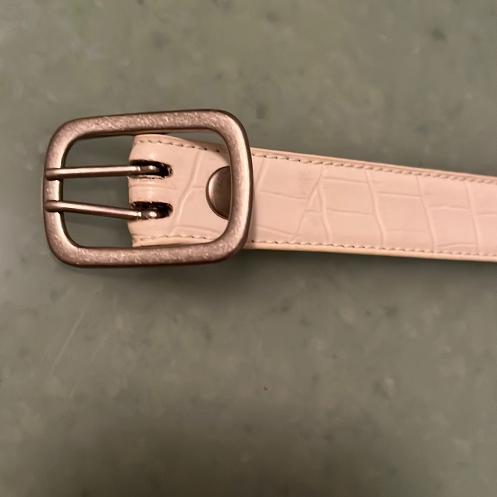Volcom whir belt with silver hardware skater girl must have! 🖤😉🖤